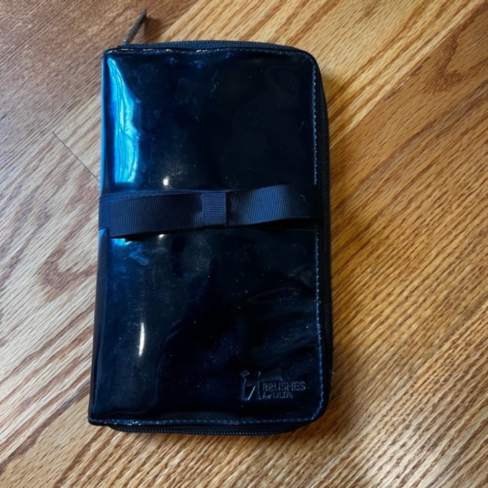 IT Cosmetics Black Makeup Bag